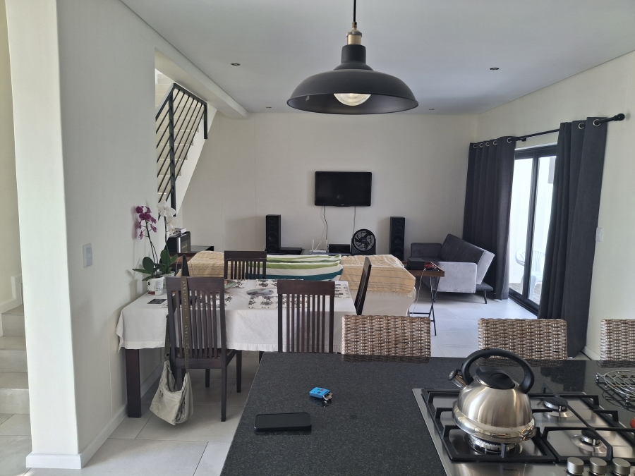 To Let 1 Bedroom Property for Rent in Sandown Western Cape